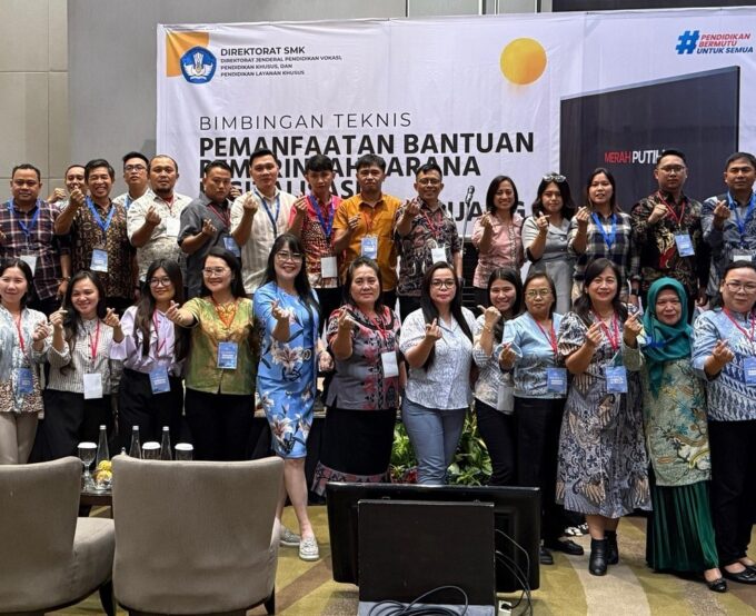 Kepala SMK Yapim Ikuti Bimtek Pembelajaran Berbasis Interactive Flat Panel